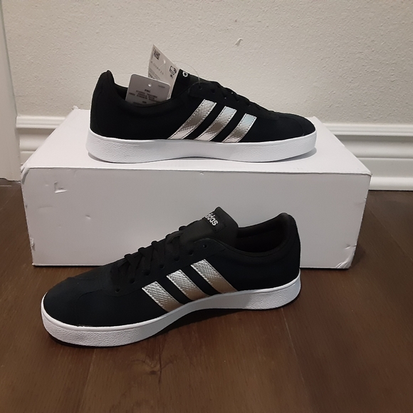 Adidas - Picture 3 of 4